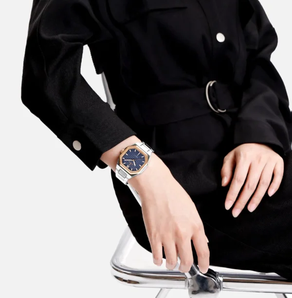 Naviforce NF-5053 women’s signature watch with round dial and date display