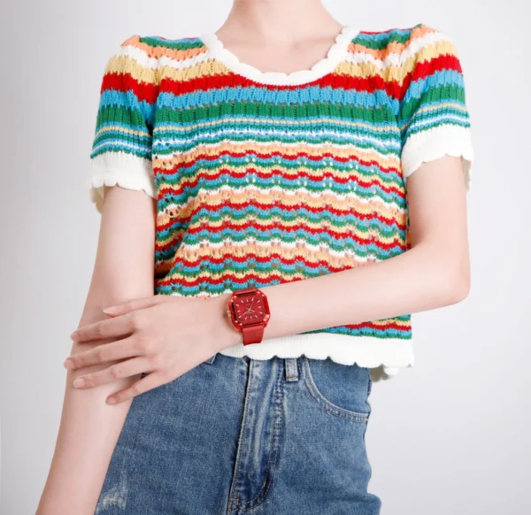 Naviforce NF-7106 Square Essence women’s watch with a stylish square dial and soft silicone strap.