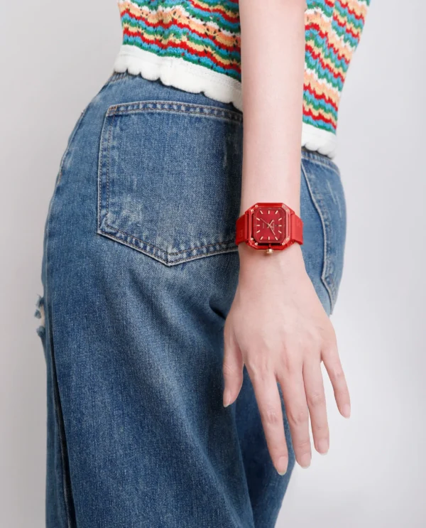 Naviforce NF-7106 Square Essence women’s watch with a stylish square dial and soft silicone strap.