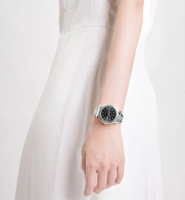 Hafta Bazaar by “Naviforce NF-5059 Glamour Edition elegant ladies wristwatch.”