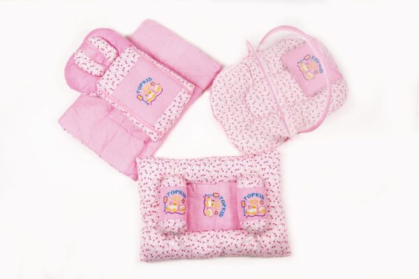 Hafta Bazaar by 8-piece newborn baby bedding set with carry nest, pillow, bolsters, quilt, and soft bedding accessories.