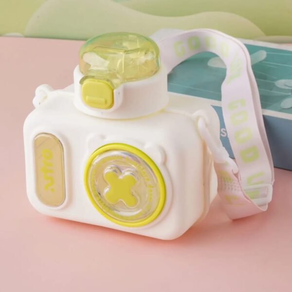 Hafta Bazaar by “Camera-shaped water bottle beaker designed for kids with a fun and playful look.”